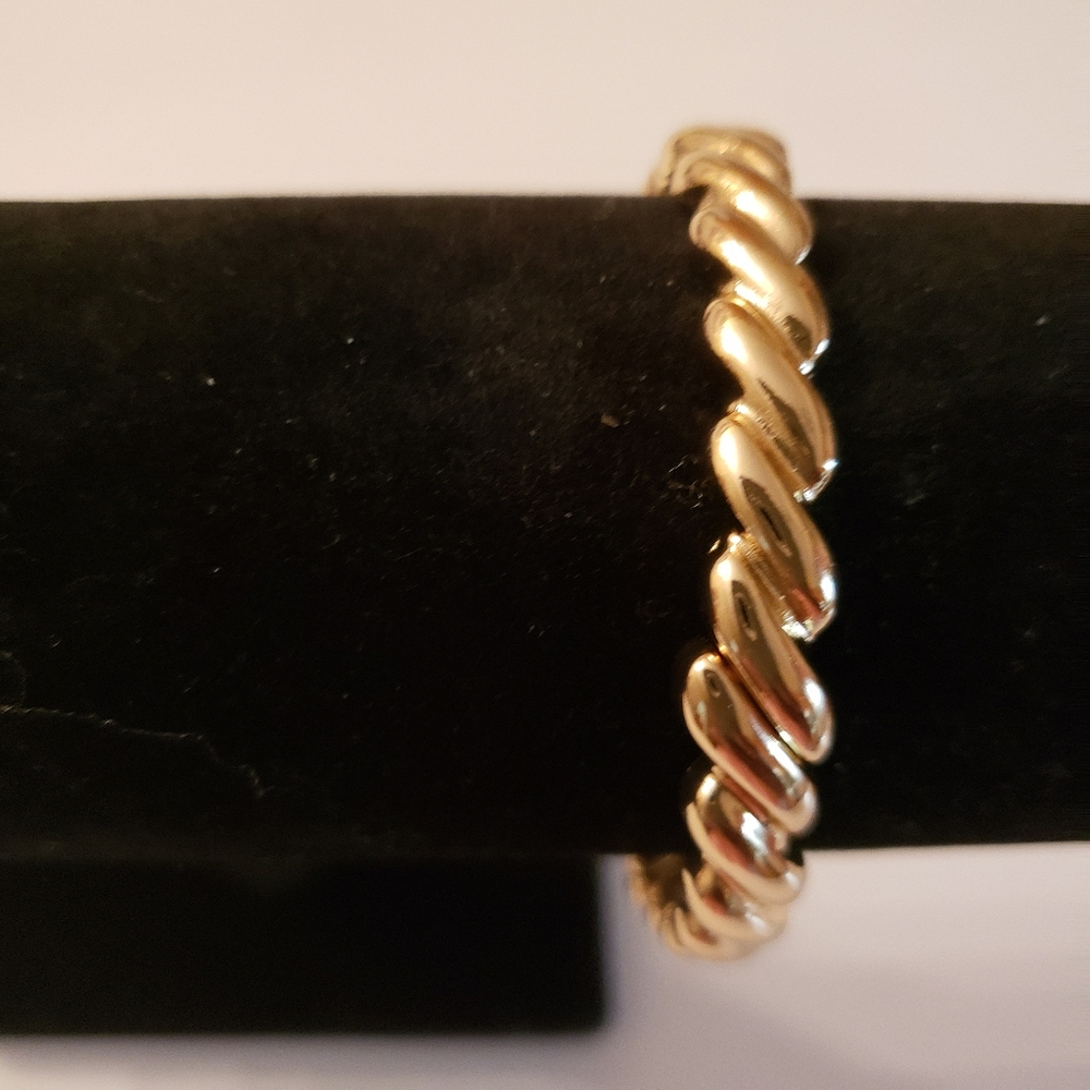 Nine West stretchable bracelet
